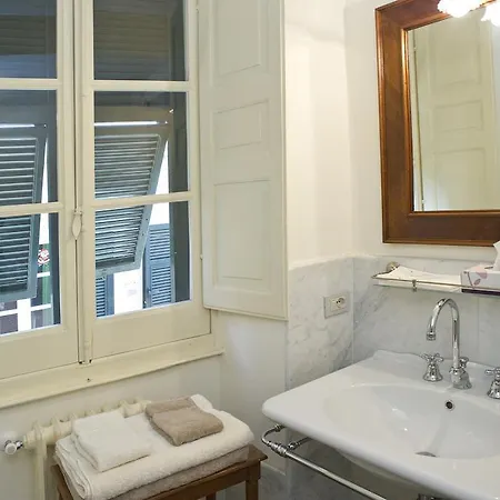 בית הארחה Dimora Garibaldi קסטלנואובו מגרה